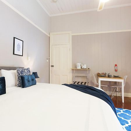 99 Kirkland Bed & Breakfast Брисбен Номер фото