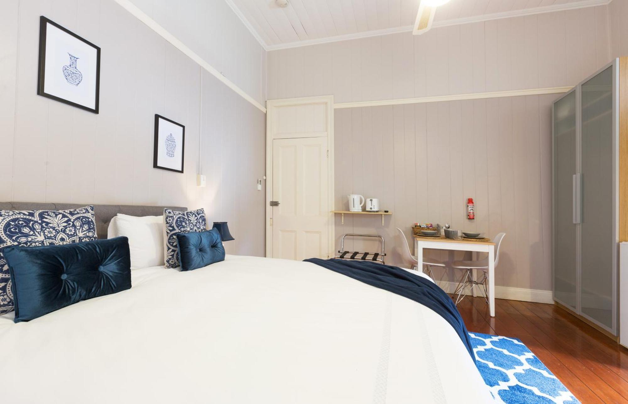 99 Kirkland Bed & Breakfast Брисбен Номер фото